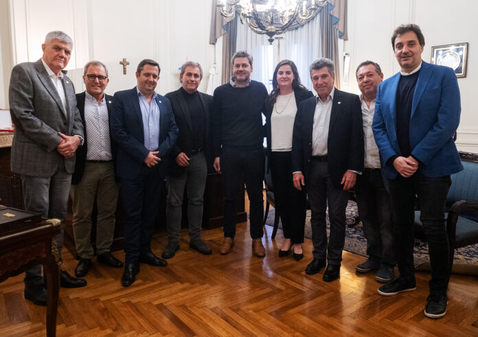 3 Autoridades FEHGRA con Ministro