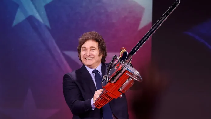 el-presidente-javier-milei-y-su-famosa-motosierra-del-ajuste-el-estado