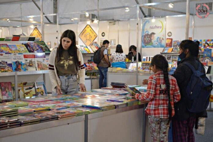 feria-del-libro-2022-eldiariodemalvinas8_2248x1500-810x540